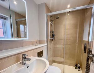 Ensuite (Bed One)- click for photo gallery